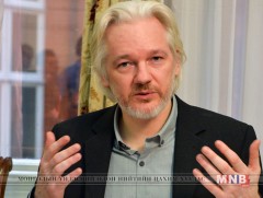 Жулиан Ассанж Евро парламент дахь зүүний улс төрийн бүлгээс шагнал хүртлээ