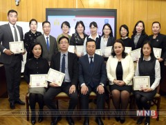 Сургагч багш нарт батламжийг нь гардууллаа