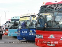 Хот хоорондын нийтийн тээврийн жолооч нар эрх ашгаа хамгаалахаар жагсаж байна