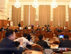 Хуулийн төслүүдийг анхны хэлэлцүүлэгт бэлтгүүлэхээр байнгын хороонд шилжүүллээ