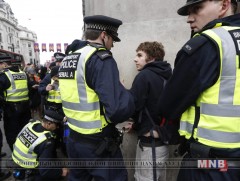 Лондоны цагдаа нар экологийн 52 идэвхтнийг саатуулжээ