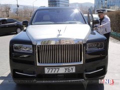 Монгол Улсын гавьяат тамирчин С.Төгсцогт хуурай ахдаа “Rolls Royce Cullinan” маркийн авто машин бэ..