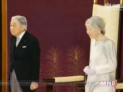 Японы эзэн хаан Хэйкагийн сэнтийгээсээ буух ёслол боллоо