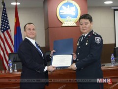 Сургалтад хамрагдсан алба хаагч нар сертификатаа гардан авлаа