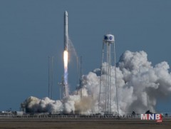 Америкийн тээвэрлэгч пуужин ОУСС-д ачаа хүргэхээр сансарт хөөрлөө