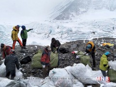 Эверестээс 14 хоногийн хугацаанд 3 тонн хог цуглуулжээ