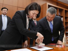 2018 онд батлагдсан Монгол Улсын хуулиуд дээр Төрийн тамга дарлаа