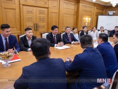 Ерөнхий сайд У.Хүрэлсүх 3x3 сагсан бөмбөгийн баг тамирчдыг хүлээн авч уулзлаа