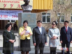 Олимпиадад амжилттай оролцсон багш, сурагчдад шагнал гардуулж баяр хүргэлээ