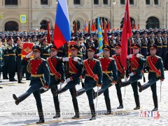 СУ-25 загварын 6 дайрагч онгоц тэнгэрт Оросын далбааг 