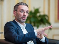 Херберт Киклийг чөлөөлөх шийдвэр гаргалаа