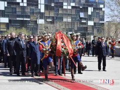 Маршал Жуковын хөшөөнд цэцэг өргөлөө