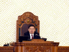 Хууль, тогтоолын төслүүдийг баталж, Үндсэн хуулийн цэцийн дүгнэлтийг хүлээн зөвшөөрөх боломжгүй гэ..