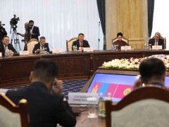 Монгол Улсын Ерөнхийлөгч Х.Баттулга, Бүгд Найрамдах Киргиз улсын Ерөнхийлөгч С.Ш.Жээнбеков нар алб..