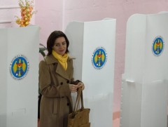 Молдав улсад хоёр засаглал тогтоод байна