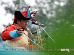 “Улаан бүч” чуулгын дуулсан ардын дууны найруулга