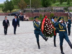 Монгол Улсын Ерөнхийлөгч Х.Баттулга “Ата-Бейит” хөшөөнд цэцэг өргөх ёслолд оролцов