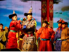 УДБЭТ-ын тайзнаа өнөөдөр  “Учиртай гурван толгой” жүжиг тоглоно