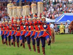 Монголчууд хэдэн сая төгрөгөөр нааддаг вэ