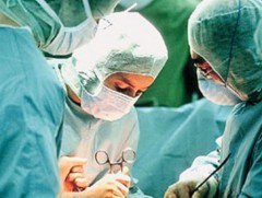 Улсын нэгдүгээр төв эмнэлэг цусны бүлэг өөр донороос анх удаа элэг шилжүүлэн суулгажээ