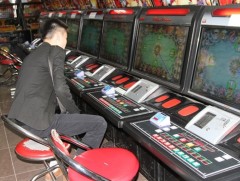 Хууль бусаар автомат мөрийтэй тоглоомын газар ажиллуулж байсан хоёр газрыг илрүүлэв