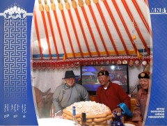 Монгол Улсын Ерөнхийлөгч Х.Баттулга тод манлай уяач О.Батбилэгийн галаар зочиллоо