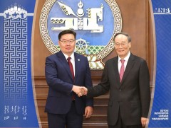 УИХ-ын дарга Г.Занданшатар чөлөөт бүс, хурдны замын бүтээн байгуулалтад хамтран ажиллах санал дэвш..