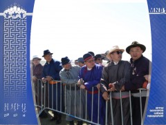 Монгол Улсын Ерөнхийлөгч Х.Баттулга хурдан соёолонгийн уралдаан үзэж сонирхлоо