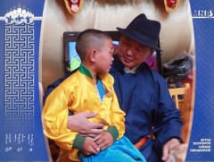 Ерөнхий сайд У.Хүрэлсүх соёолонгийн түрүү авсан галаар зочлов