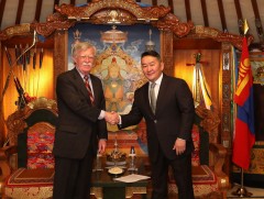 АНУ-ын Ерөнхийлөгчийн Үндэсний аюулгүй байдлын зөвлөх, Элчин сайд Жон Болтон Монгол Улсын Ерөнхийл..