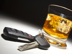 Согтууруулах ундаа хэрэглэсэн замын хөдөлгөөнд оролцсон жолооч нарын хариуцлагыг чангаруулна