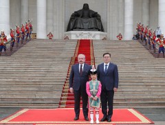 УИХ-ын дарга Г.Занданшатар Бүгд Найрамдах Турк Улсын Үндэсний Их Хурлын дарга Мустафа Шентопыг угт..