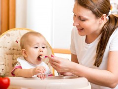 Зөгийн балыг ой хүрээгүй хүүхдэд өгөхийг хориглодог