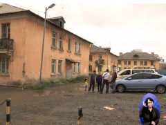 Нурж байгаа орон сууцанд 100 орчим иргэн амьдарч байна 