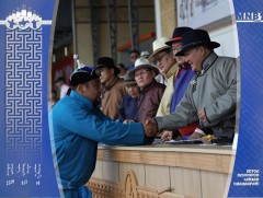 Монгол Улсын Ерөнхийлөгчийн зарлигаар Монгол Улсын начин, харцага цол олголоо