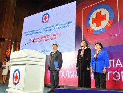 Монголын улаан загалмай нийгэмлэгийг “Алтан гадас” одонгоор шагналаа