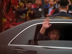 Ким Жон Унд хуягласан хоёр “Мерседес” автомашин худалдан авчээ 