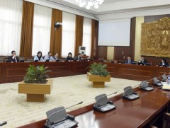 БОХХААБХ: Үндсэн хуульд оруулах нэмэлт, өөрчлөлтийн төслийг хоёр дахь хэлэлцүүлгийг дэмжив