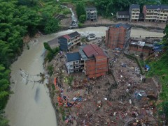 Хятадад хүчтэй хар шуурганы улмаас 32 хүн нас баржээ