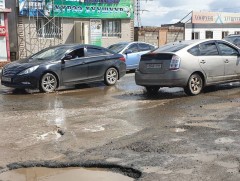 Авто замын эвдрэл зохиомол түгжрэл, саатал үүсгэж байна