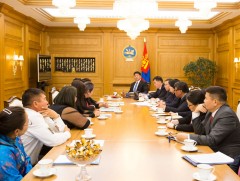 Ерөнхий сайд жижиглэн худалдаа эрхлэгчдийн төлөөллийг хүлээн авч уулзав