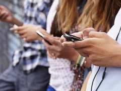 UNICEF: Гурван хүн тутмын нэг нь цахим хүчирхийлэлд өртөж байна