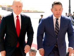 ОХУ-ын Ерөнхийлөгч В.В.Путин Г.К.Жуковын хөшөөнд цэцэг өргөж, хүндэтгэл үзүүллээ