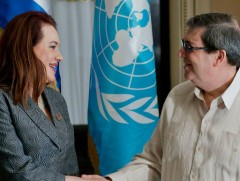 АНУ Кубын дипломат төлөөлөгчдийг албадан гаргалаа 