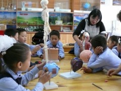 Эрүүл мэндийн хичээлийн зарим хөтөлбөрийг эмч нар заах хэрэгтэй байна