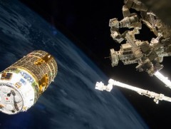 Японы ачаа тээврийн сансрын хөлөг олон улсын станцтай холбогдлоо