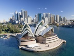 Австрали Улсын сургууль бүр өөр өөрийн тусгай үйлчилгээг шинэ оюутнуудад зориулан хүргэдэг