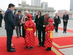 УИХ-ын дарга Г.Занданшатар БНЧУ-ын Парламентын Сенатын танхимын Ерөнхийлөгч Ярослав Кубераг угтан ..