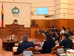 Үй олноор хөнөөх зэвсэг дэлгэрүүлэх болон терроризмтой тэмцэх тухай хуулийн төслийг хэлэлцэхийг дэ..