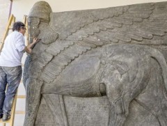 Мосул хотын устгагдсан хөшөөнүүдийг дахин сэргээж байна  